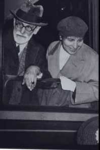 Anna Freud sammen med sin far, Sigmund, England, 1938